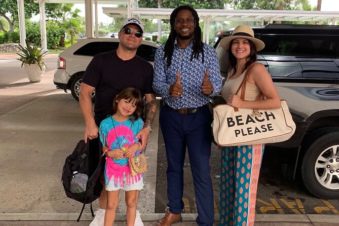 Airport-Atlantis Paradise Island Private Roundtrip Transportation - Atlantis arrival and the return pickup