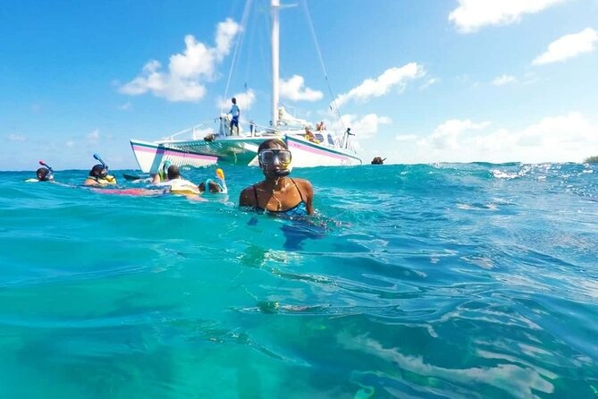All Inclusive Half Day Sail and Snorkel - Rose Island and the uninhabited beach