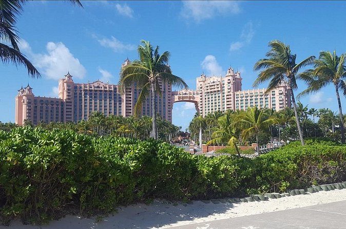 Atlantis & Paradise Island Private Transportation - Choosing Between Forts, Museums, and Local Flavors