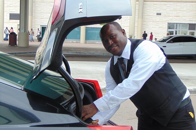 Bahamas Airport Transportation w/Free Grocery Stop-1 Way Private - Luggage help from curb to accommodation