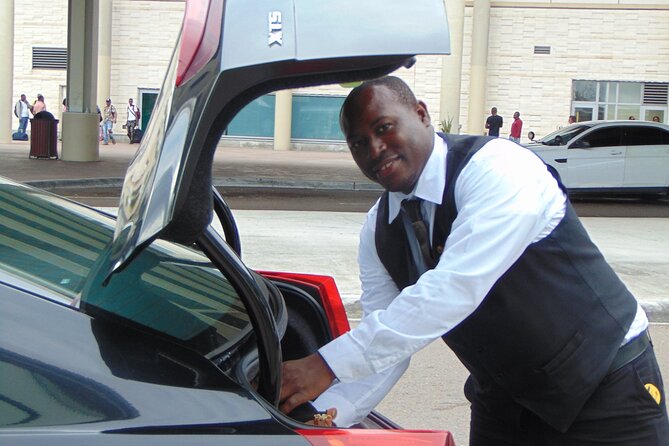 Bahamas Airport Transportation w/Free Grocery Stop-1 Way Private - Who will get the most value from this ride?