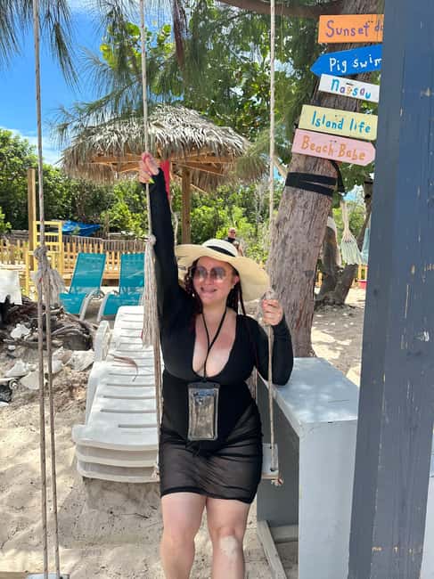 Bahamas: Swimming Pigs & Snorkeling Cruise with Lunch & Rum - Lunch while the catamaran cruises toward the islands