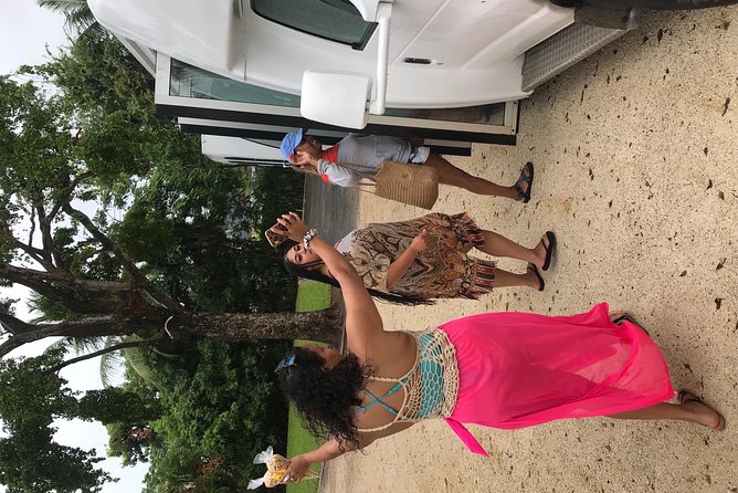 Bahamian Beverages & Bites Tour - Arawak Cay and the first taste of sky juice