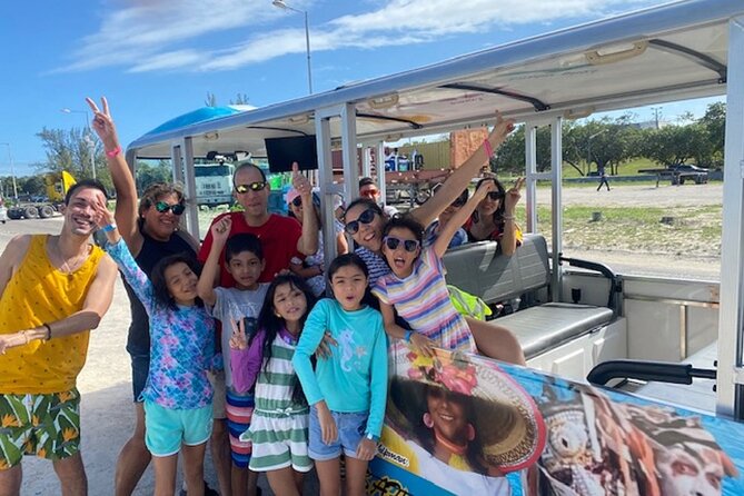CHIPPIES BAHAMAS Island Tours : Feel The Culture - Meeting the trolley near the Straw Market
