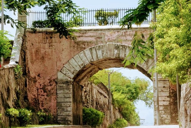 City Sight Seeing with Wine, Rum Cake and Conch Fritter Samples - Nassau highlights in a quick, tasting-filled circuit