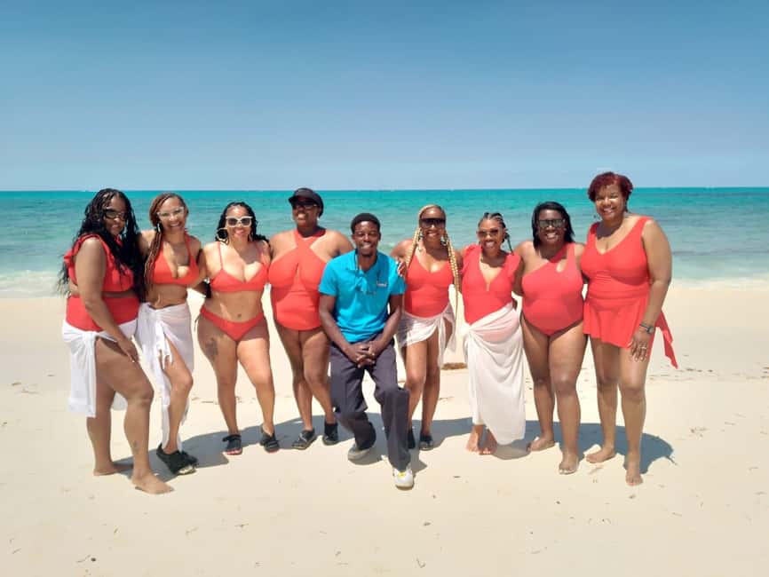 Customizable half day group tour (price per vehicle) - Taking in Nassau from Fort Fincastle
