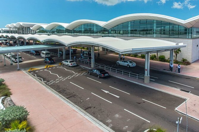 Direct Private Airport Transfer four or more Persons (one way) - Meeting your dispatcher outside NAS