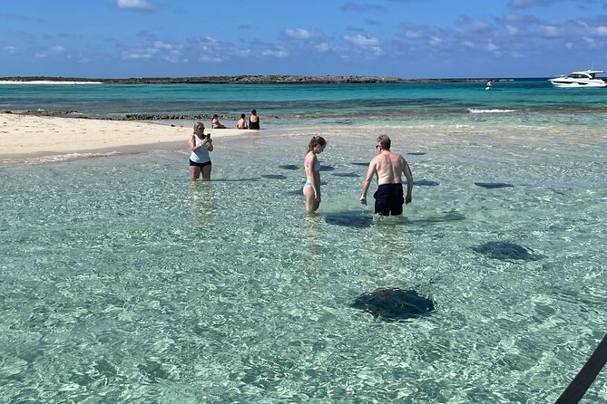 Honeymoon Harbour and The Sapona Day Trip - Honeymoon Harbour: three hours of beach and wildlife time