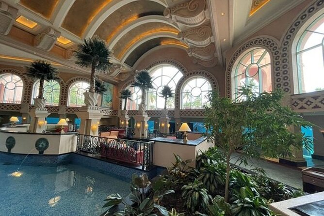 Island Tour,Beach & Lunch stop at Fish fry in Nassau Bahamas - A broad look at Nassau in four hours