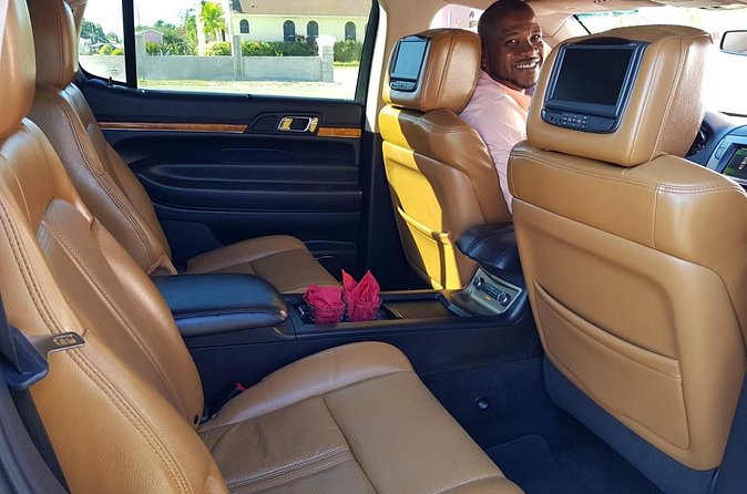 Luxury MKT Town Car Private Roundtrip Transfer - Why the private group size changes the value