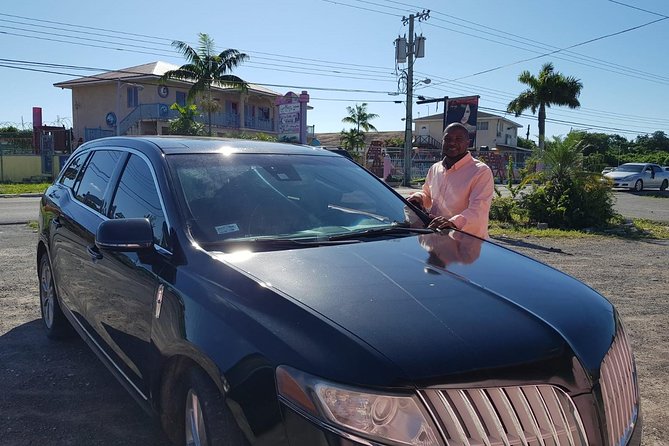 Luxury MKT Town Car Private Roundtrip Transfer - What the ride itself includes