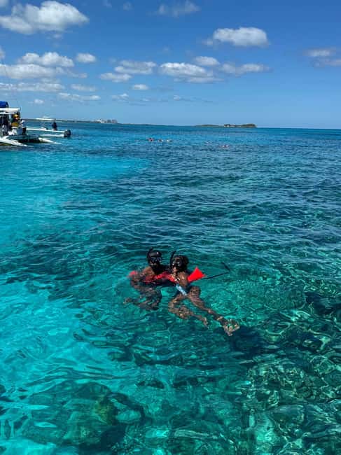 Nassau: 3-Island Snorkel Tour with Pigs, Beach Club, & Lunch - Rose Island and the swimming pigs