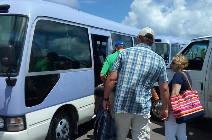 Nassau Airport Group Round-Trip Transfers - Returning to the airport