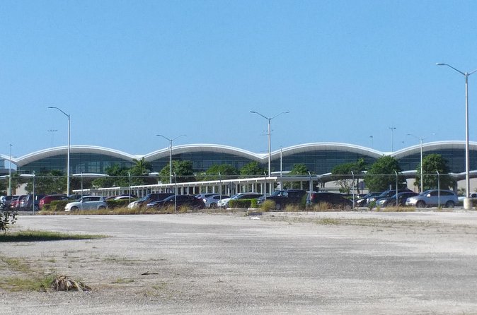 Nassau Airport to Palm Cay - group transportation in comfort - A useful stop for food or liquor supplies