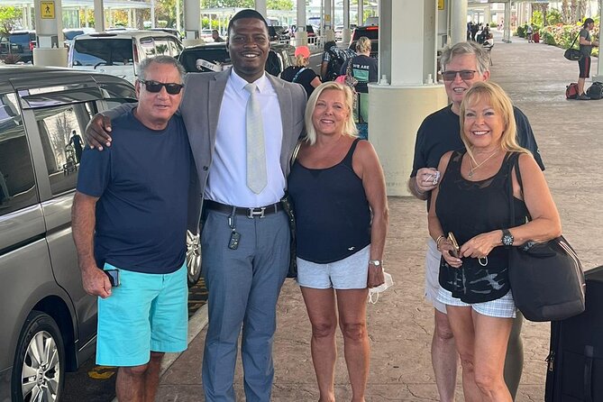 Nassau, Bahamas Private Airport Transfers - Choosing between a sedan, SUV, and van