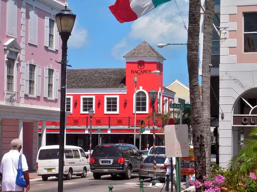 Nassau: Cultural Walking Tour of Downtown Nassau Attractions - Queen’s Staircase and Nassau’s difficult past