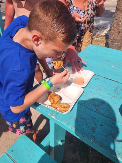 Nassau: Electric Bus Tour with Food & Drink Samples - A quick way to get your Nassau bearings