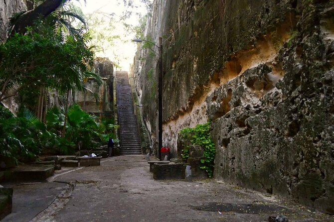 Nassau Family Friendly City Tour - Rum cake and Bahamian samples
