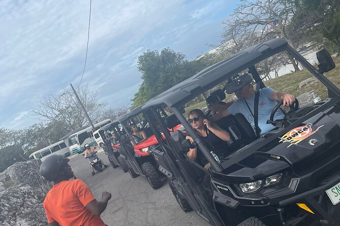 Nassau Narrated Jeep tour with Full Bahamian Lunch and Drink - Tasty Teas Bahamas and local sampling