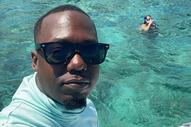 Nassau Optional Cay Hopping Tour on Rose and Pearl Island plus - Boat comfort, crew style, and what is supplied