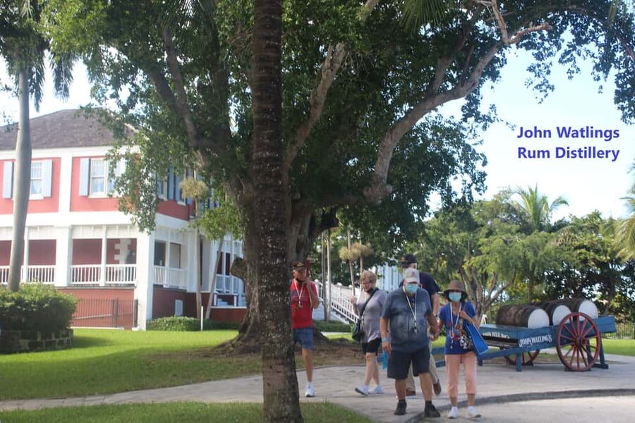 Nassau: Private and Personalized Island Tour - Paradise Island, Versailles gardens, and the French Cloister