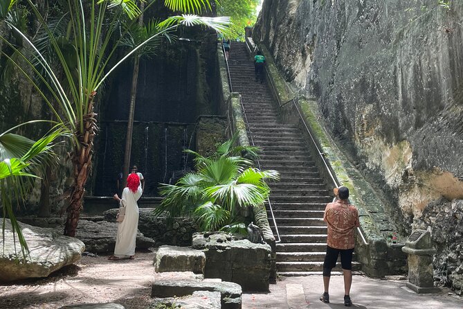 Nassau Private Highlights Sightseeing Tour - Rum cake tasting with Bahamian flavors