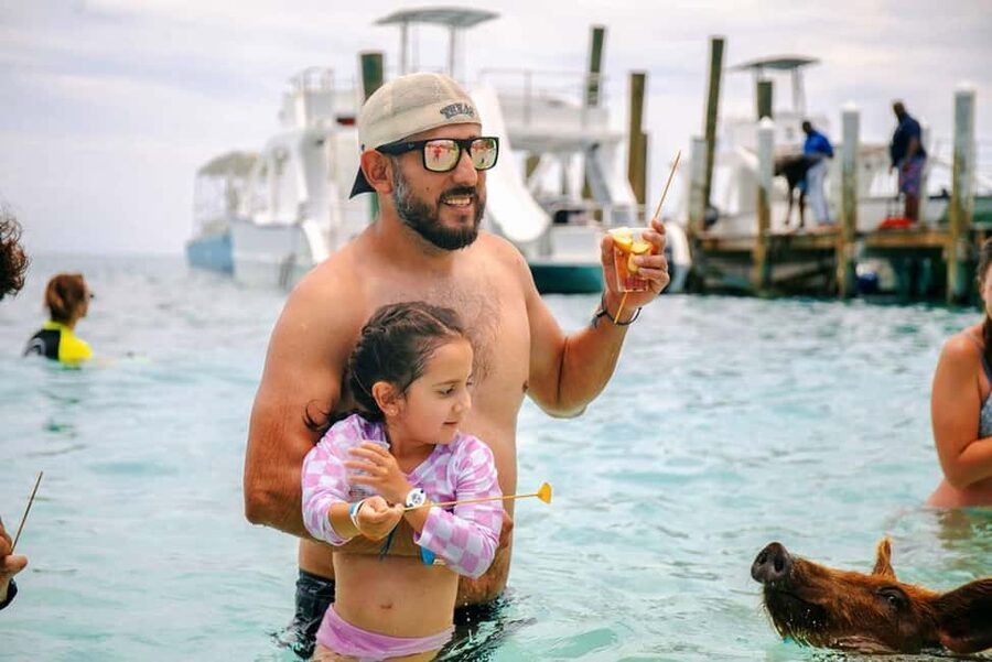 Nassau: Rose Island Swimming Pigs and Beach Day Group Tour - The return ride and the four-hour schedule