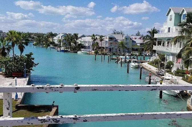 Nassau Shore Excursion: Sightseeing and Snorkeling Tour - Guides shape the day