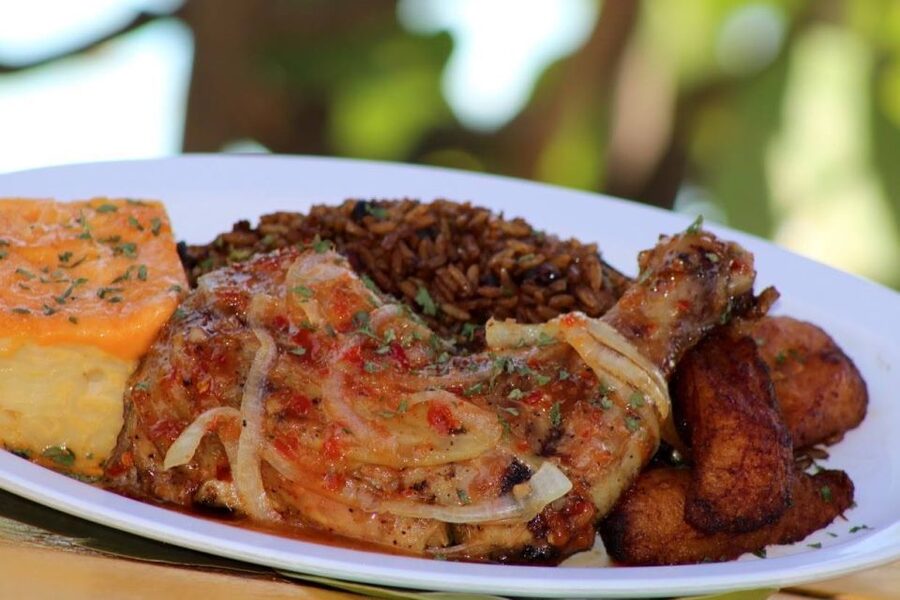 Nassau: Sip, Sample & See, Food & History Bus Tour - A proper Bahamian lunch to finish