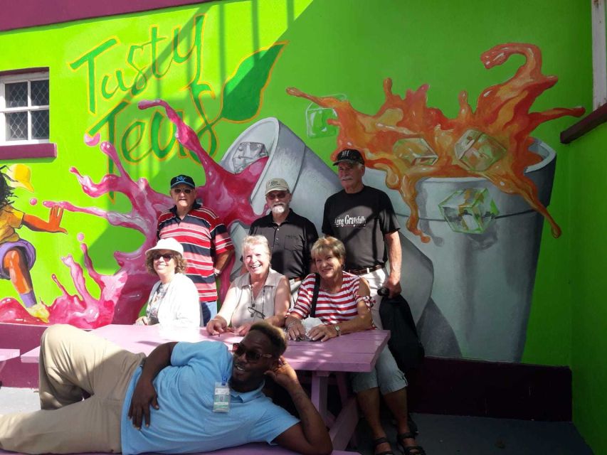 Nassau: Sip, Sample & See, Food & History Bus Tour - Guides who make the difference