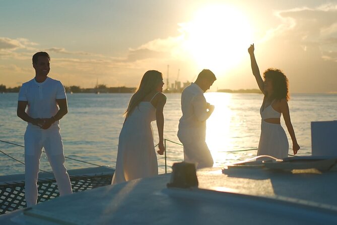 Nassau: Sunset Dinner Cruise - From Paradise Island Ferry Terminal to open water