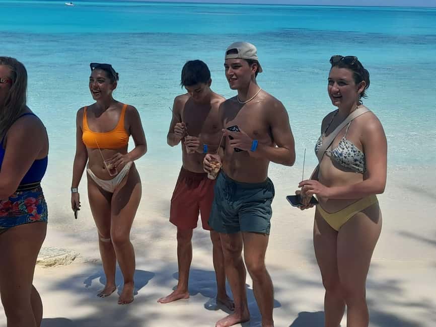 Nassau: Swimming Pigs Private Boat Tour - Up to 7 Persons - Who will enjoy this tour most
