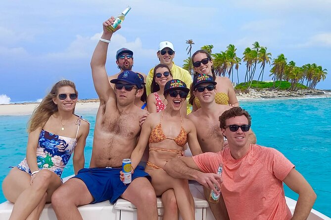 Private 4-Hour Rose Island charter Snorkeling Turtles & Beaching - Green Cay and wild green turtles