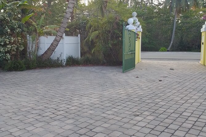 Private Airport Transfers Bahamar, Paradise Isld Airbnbs, Nassau. - Price: A Fair Deal for the Right Group