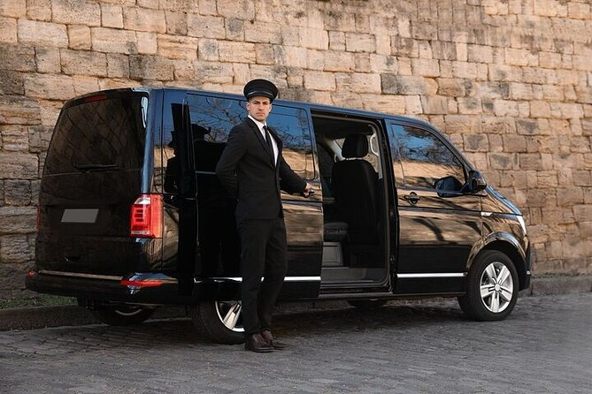 Private One-way Transfer Lynden Pindling Airport To Nassau - The meet-and-greet handoff matters