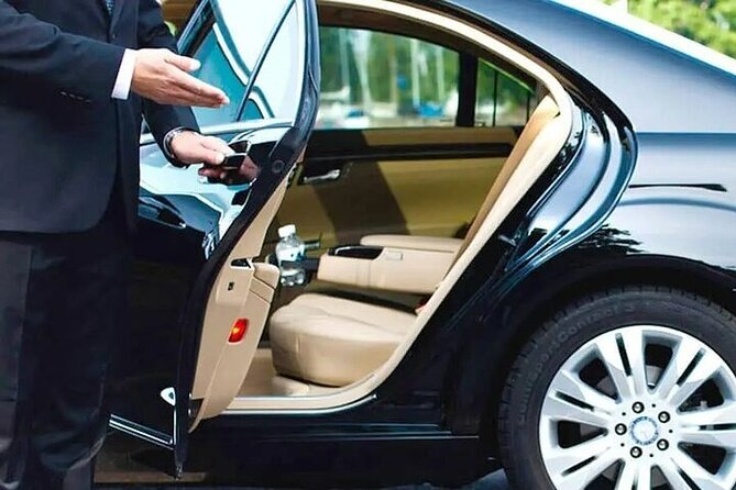 Private One-way Transfer Lynden Pindling Airport To Nassau - The service record is good, but not spotless