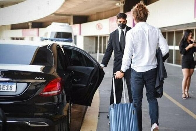 Private One-way Transfer Lynden Pindling Airport To Nassau - Who should book this Nassau transfer?