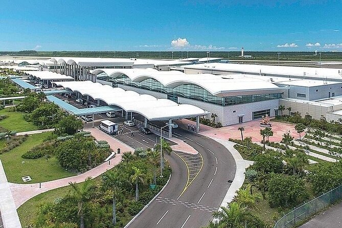 Private Roundtrip Sedan Airport Transfer to Paradise Island - Booking details that deserve attention