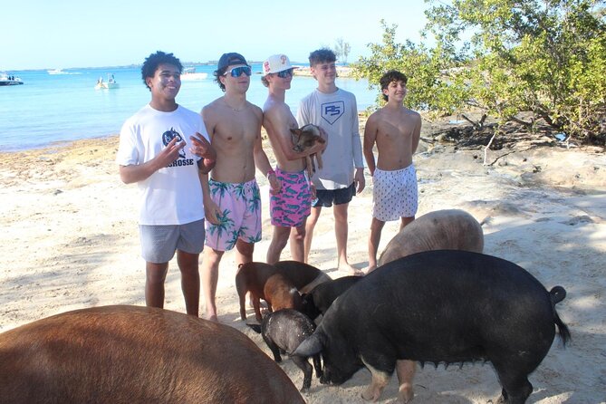 Private speed boat beach and bar hopping visiting Rose island - Beach bars, island music, and the floating bar