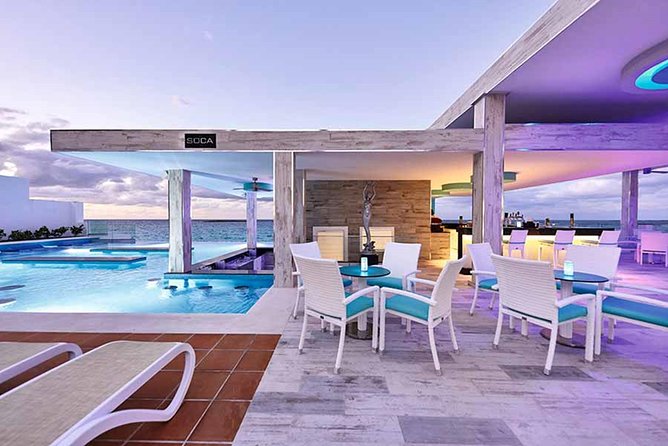 Round trip Airport (LPIA) to Atlantis, Comfort Suites, Warrick, Harbourside, RIU - A chauffeured ride with a local welcome