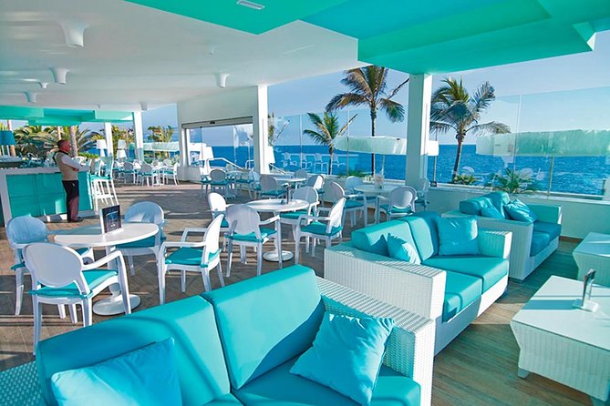 Round trip Airport (LPIA) to Atlantis, Comfort Suites, Warrick, Harbourside, RIU - WiFi, air conditioning, and private space