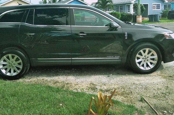 Round trip Airport Private Transfer (Nassau Limousine) - The drivers can shape the whole experience