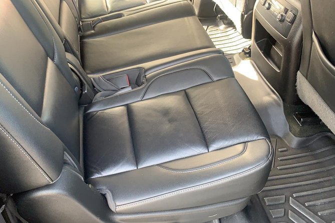 Round trip Airport Private Transfer (Nassau Limousine) - Choosing between a sedan and an SUV