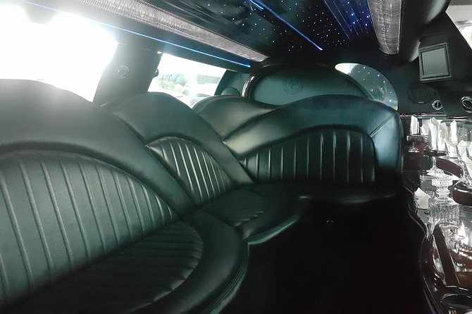 Round Trip Nassau Airport ARRIVAL (NASSAU LIMOUSINE) - The airport-to-hotel ride takes about an hour