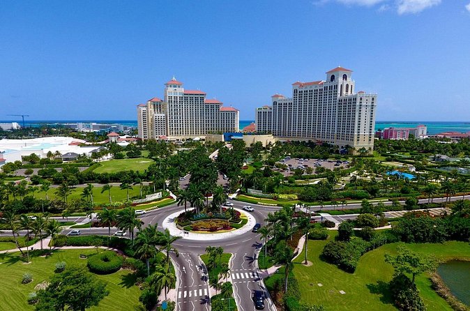 Round Trip Private Airport To Hotel Transfer in Nassau - Who should book this transfer?