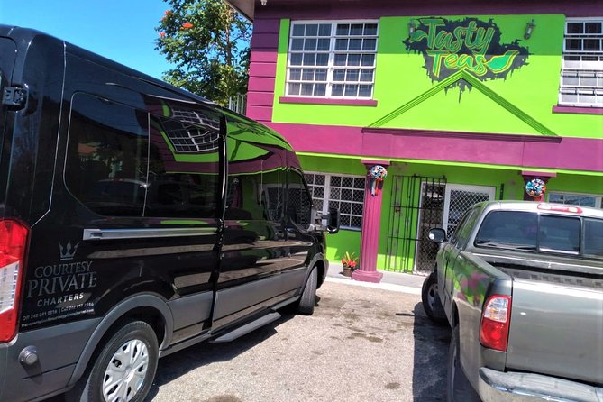 Small Group/ Family Private Roundtrip Airport Shuttle - The return journey is where planning matters most