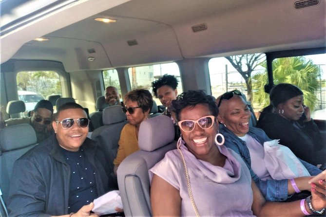 Small Group/ Family Private Roundtrip Airport Shuttle - Who gets the best value at $194.40